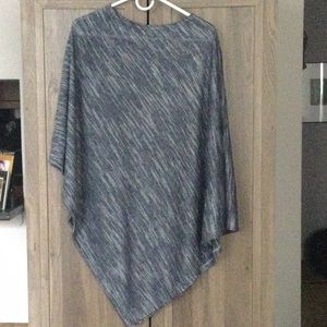 NAVY AND WHITE LIGHTWEIGHT VERSATILE PONCHO